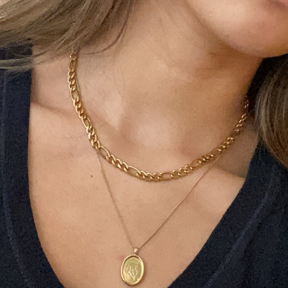 assorted dainty necklaces